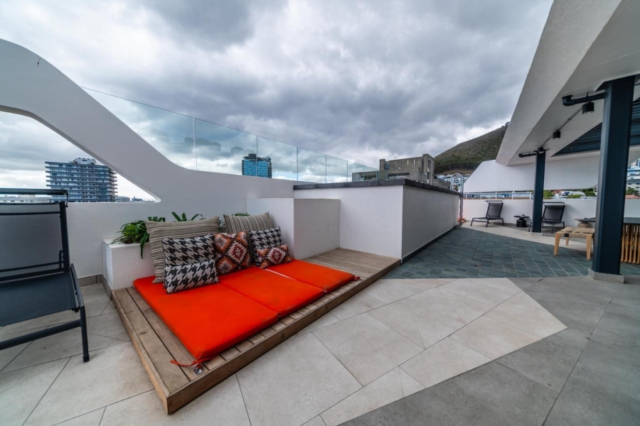 2 Bedroom Property for Sale in Sea Point Western Cape
